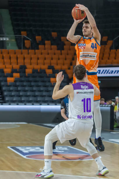 位策应见长 位策应见长